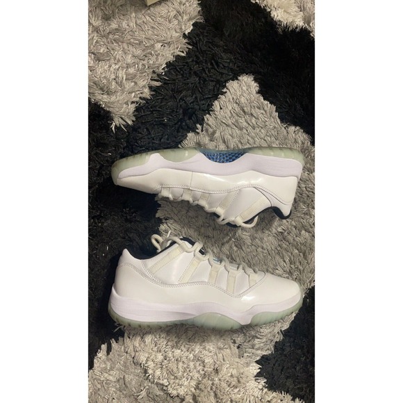 Nike Air Jordan 11 Retro Low Legend Blue Size 8.5 AV2187-117 2021 White Blue XI main image 4